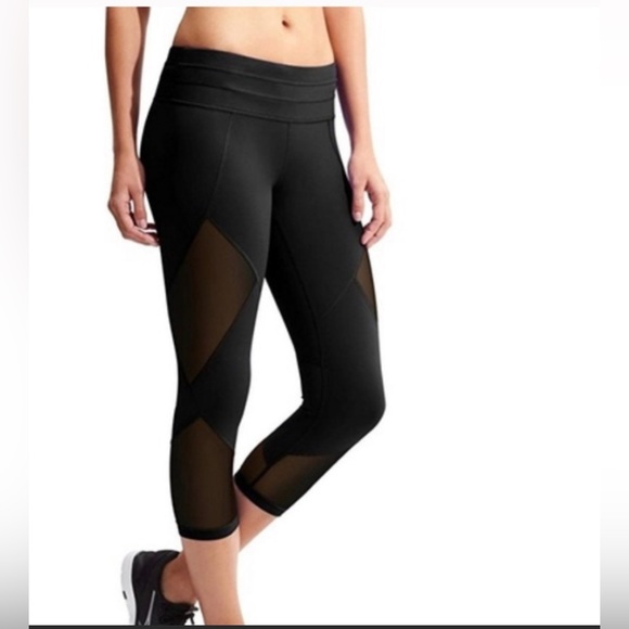 Athleta Pants - Athleta Aura Sonar Mesh Capris - Size Small